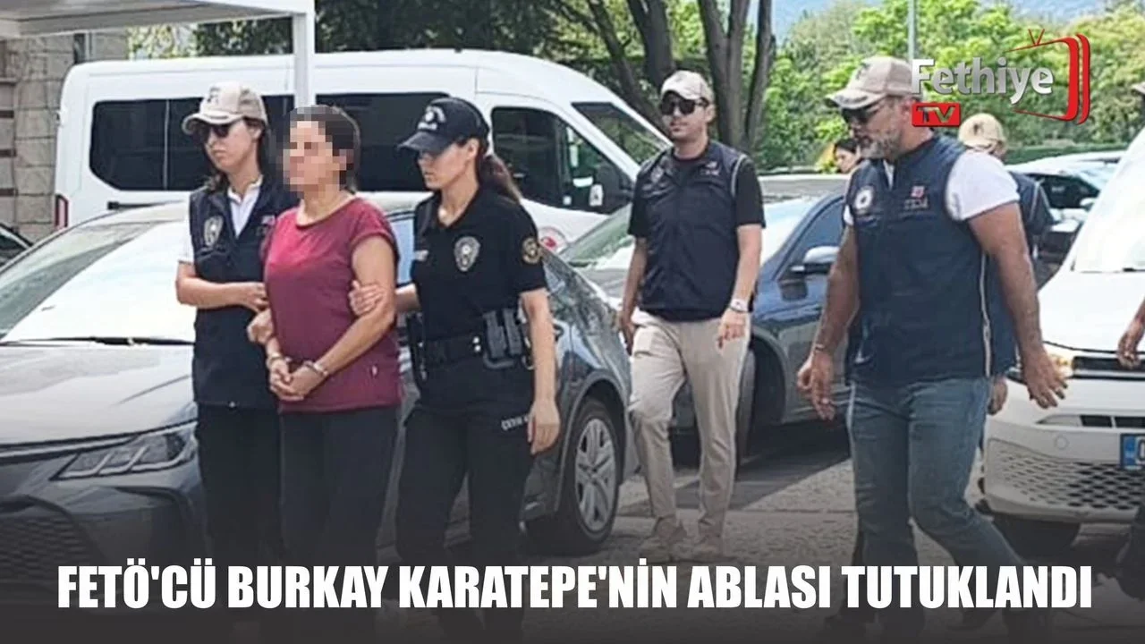 Muğla'da gözaltına alınan FETÖ şüphelisi kadın adliye koridorunda jandarma eşliğinde yürüyor.
