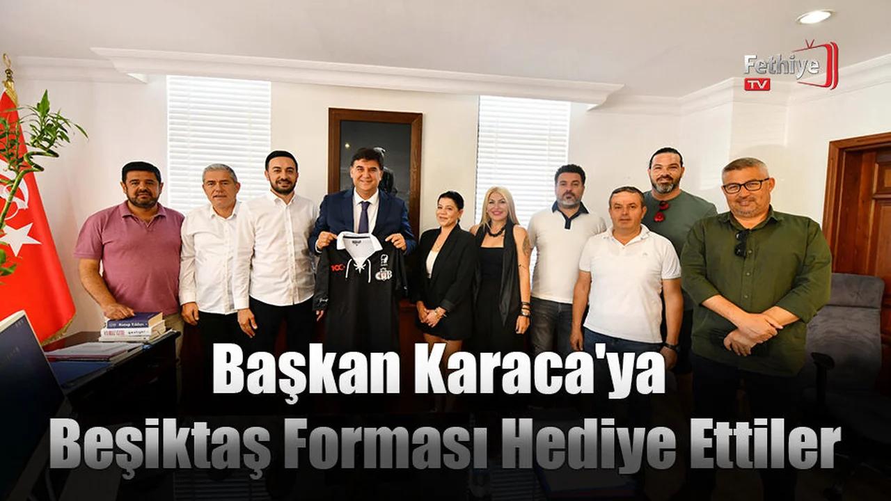 Başkan Karaca'ya Beşiktaş Forması Hediye Ettiler