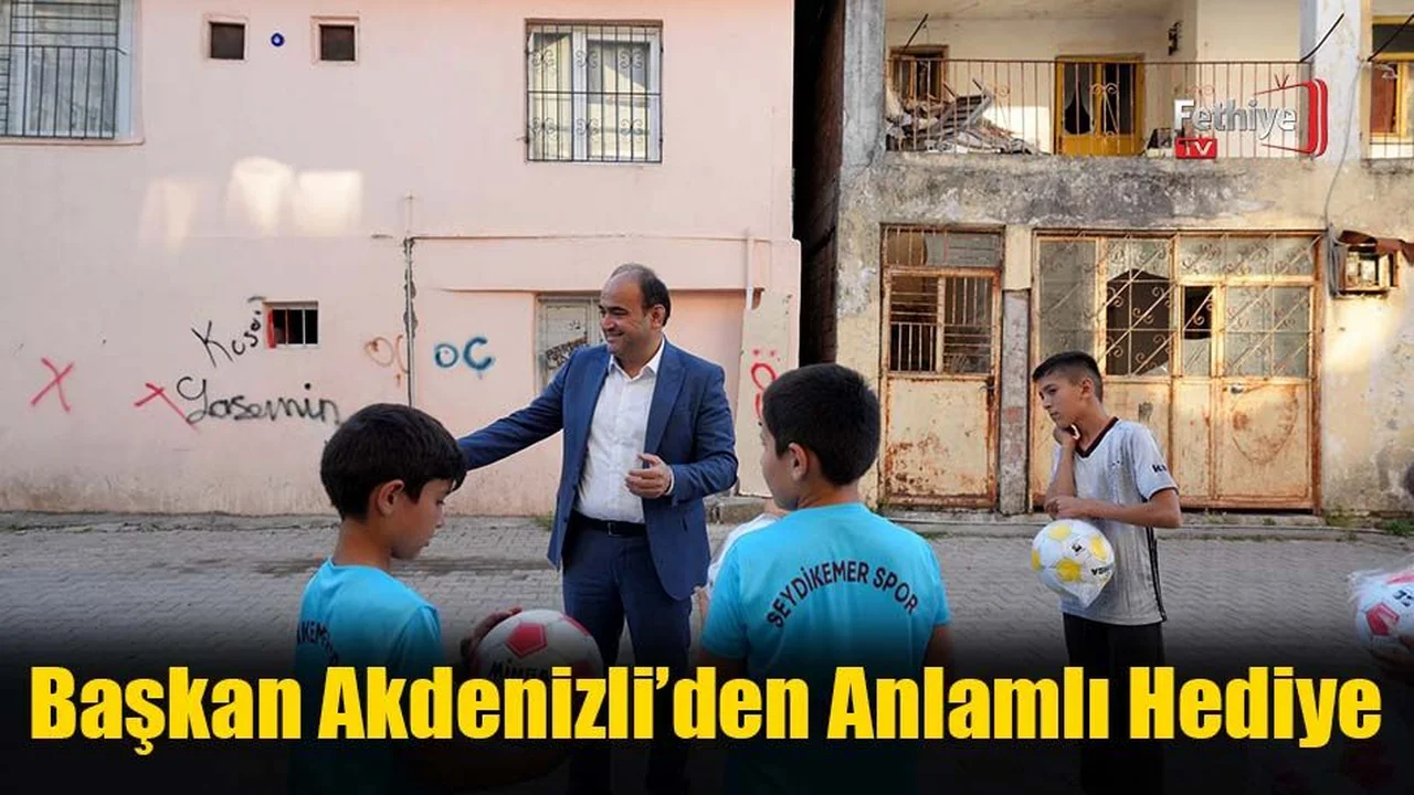 Başkan Akdenizli’den Anlamlı Hediye