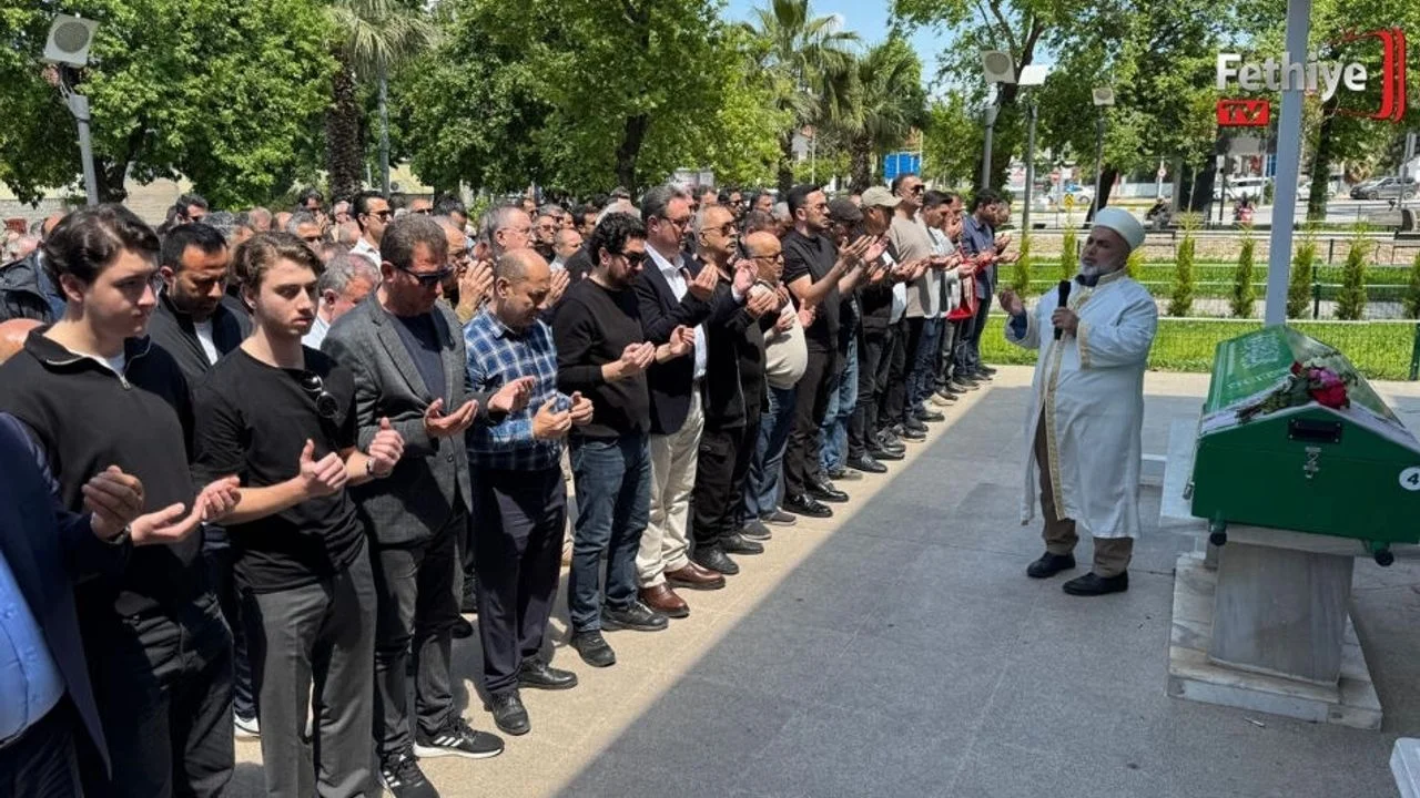 Fethiye'de İmar Müdürü Korhan Şaröz'ün Annesi Son Yolculuğuna Uğurlandı