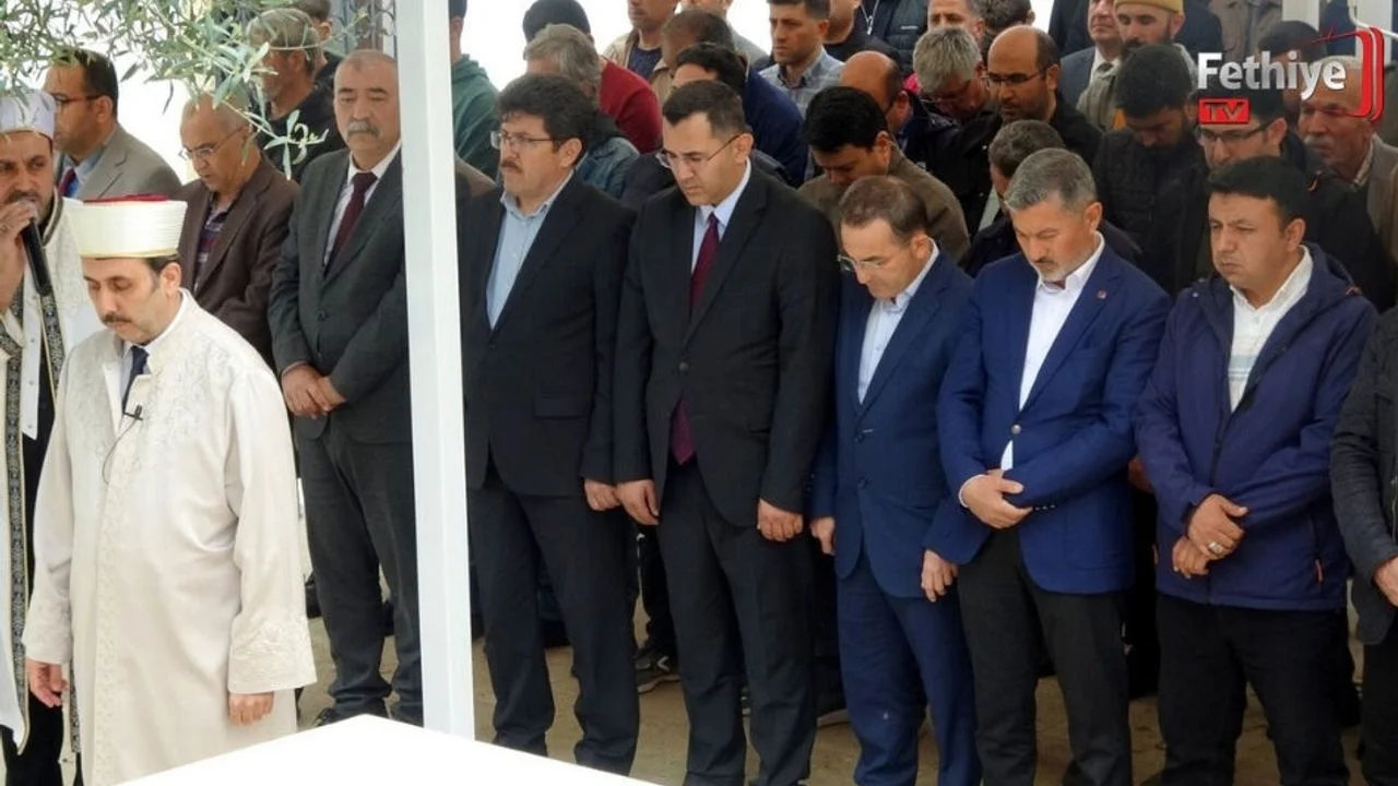 Hayatını Kaybeden Öğrenciler Ve Öğretmen İçin Gıyabi Cenaze Namazı Kılındı