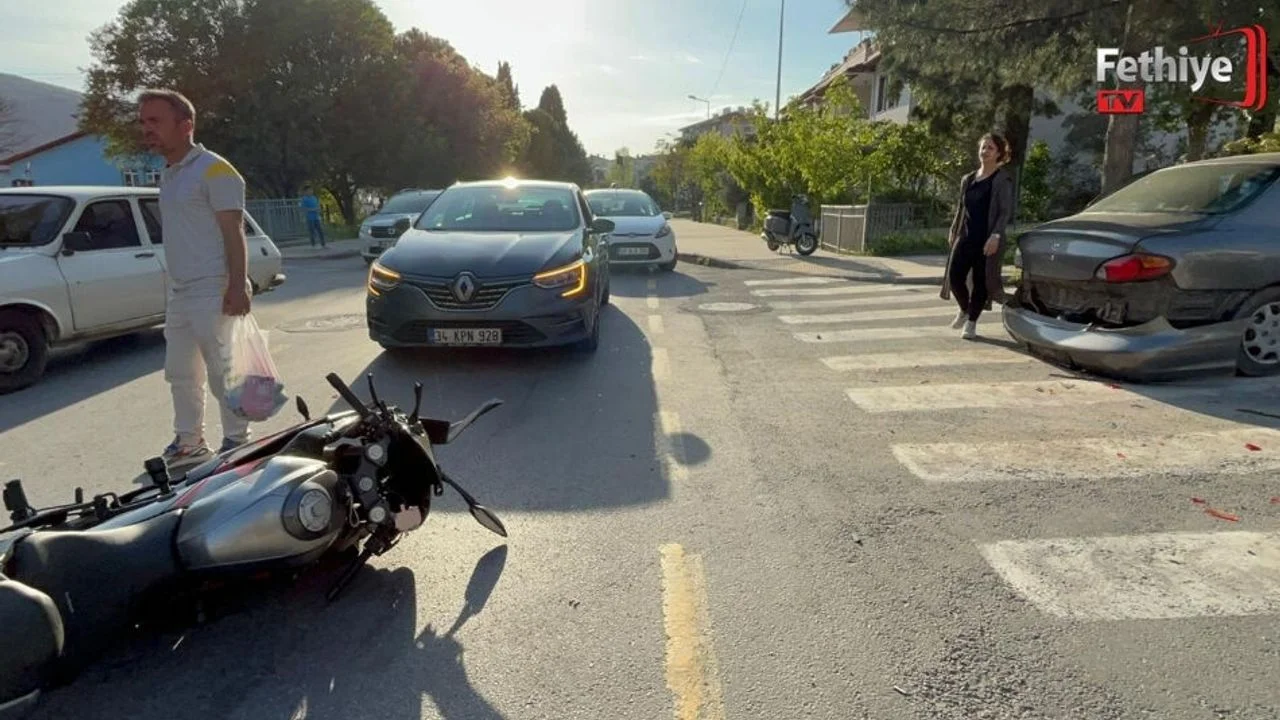 Menteşe'de Araçlar Birbirine Girdi: 2 Yaralı