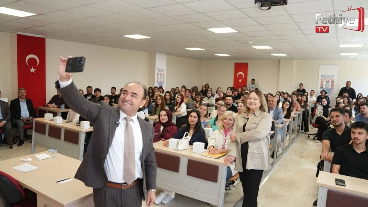 Başkan Akdenizli, Üniversiteli Gençlerle Buluştu