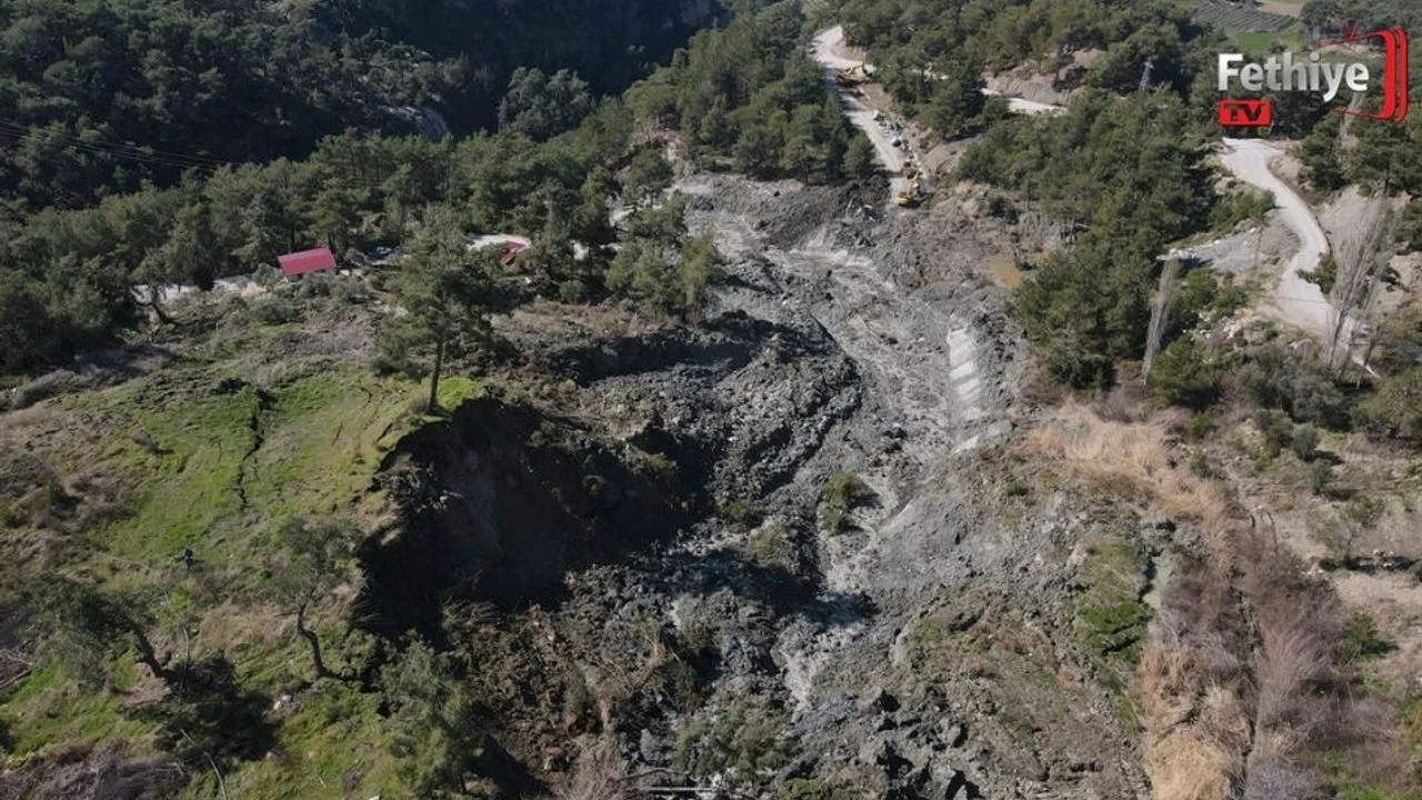 Seydikemer’de Heyelan Nedeniyle Kapanan Yol 2,5 Aydır Açılmadı