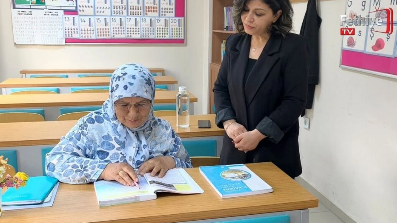 Okuma Aşkı Yarım Kalmadı 66 Yaşında Okuryazar Oldu