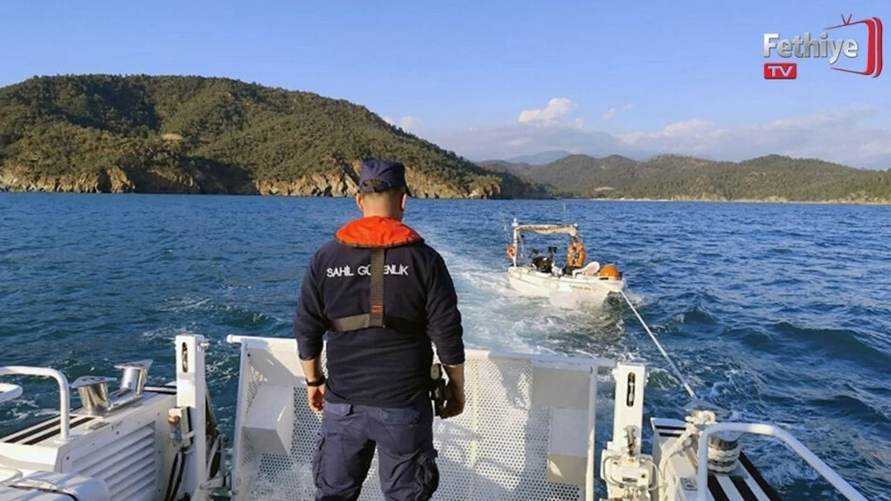 Fethiye Açıklarında Sürüklenen Tekneyi Sahil Güvenlik Kurtardı