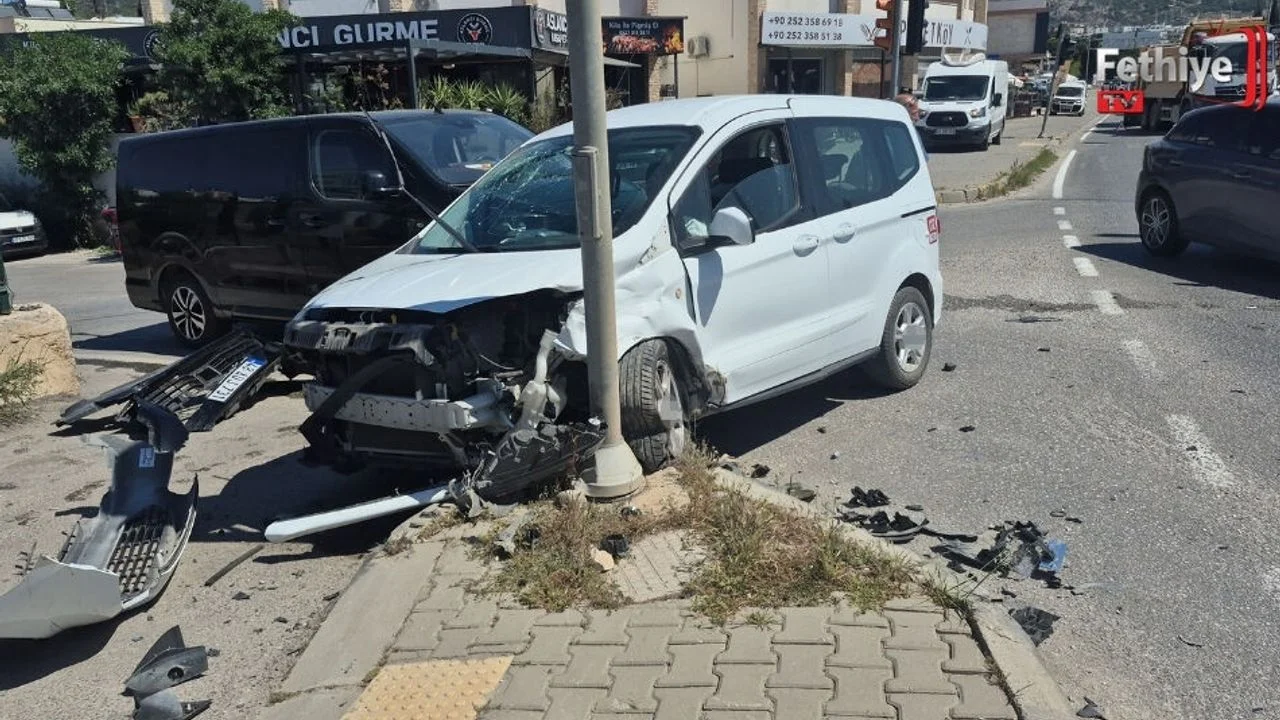 Sahil Güvenlik Aracı Kaza Yaptı: 2 Yaralı
