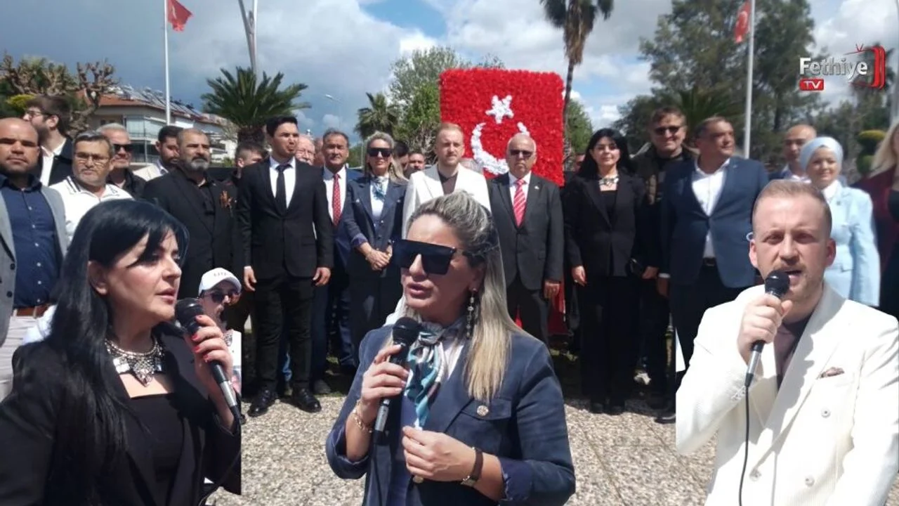 'Çatlı' Ailesi, Fethiye'deki Türk Diplomatlar Saygı Anıtını Ziyaret Etti