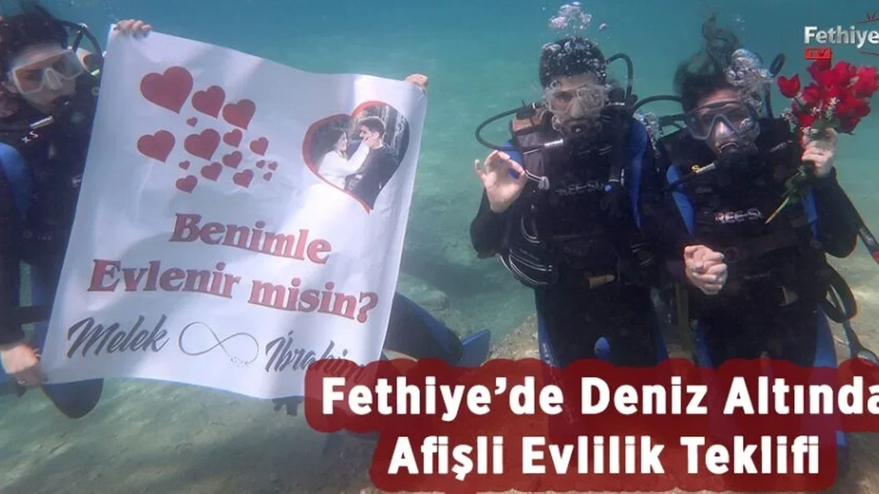Fethiye’de Deniz Altında Afişli Evlilik Teklifi