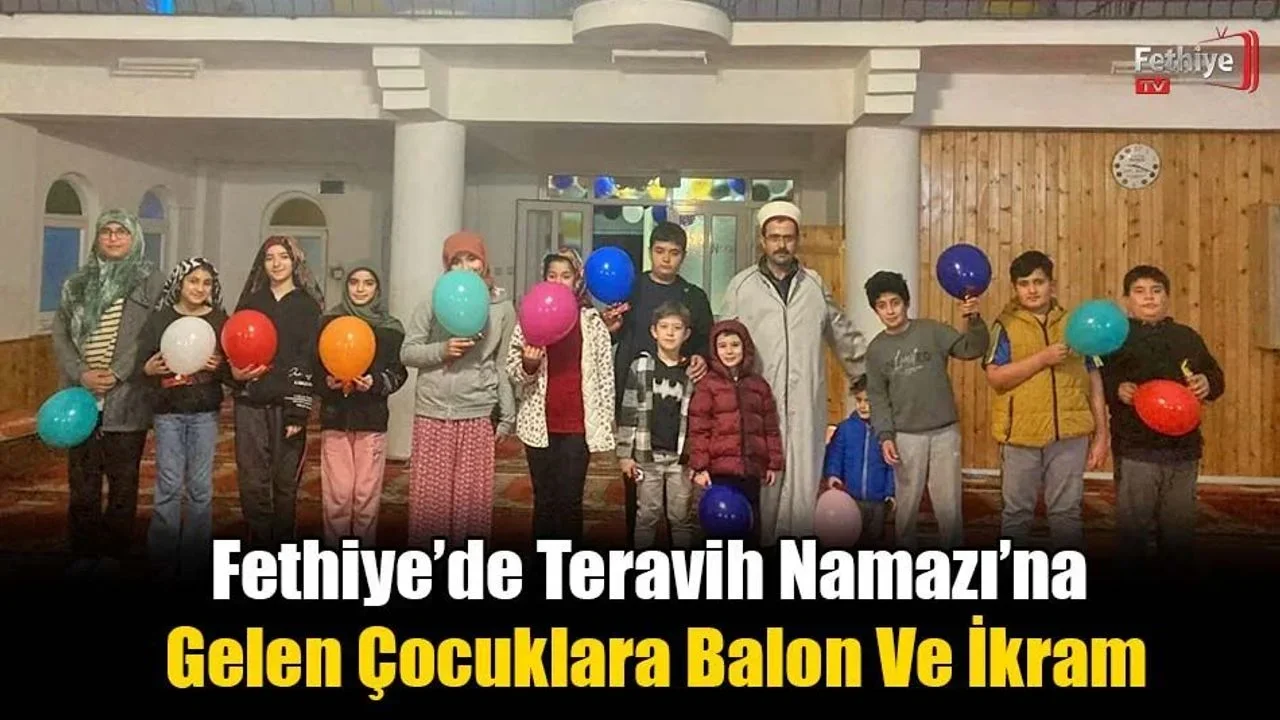 Fethiye’de Teravih Namazı’na Gelen Çocuklara Balon Ve İkram