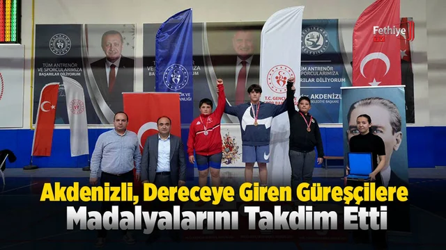Akdenizli, Dereceye Giren Güreşçilere Madalyalarını Takdim Etti