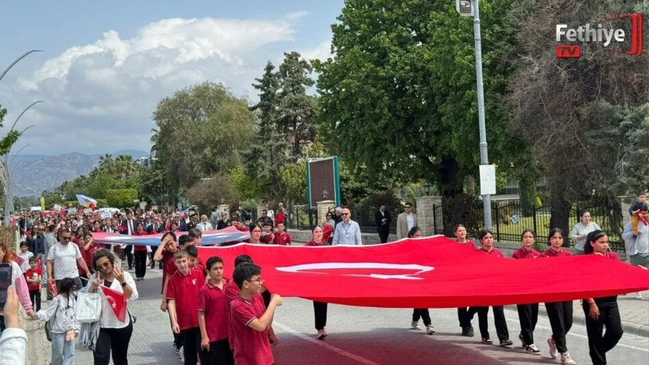 Fethiye’de 23 Nisan Coşkusu Kortej Yürüyüşüyle Taçlandı