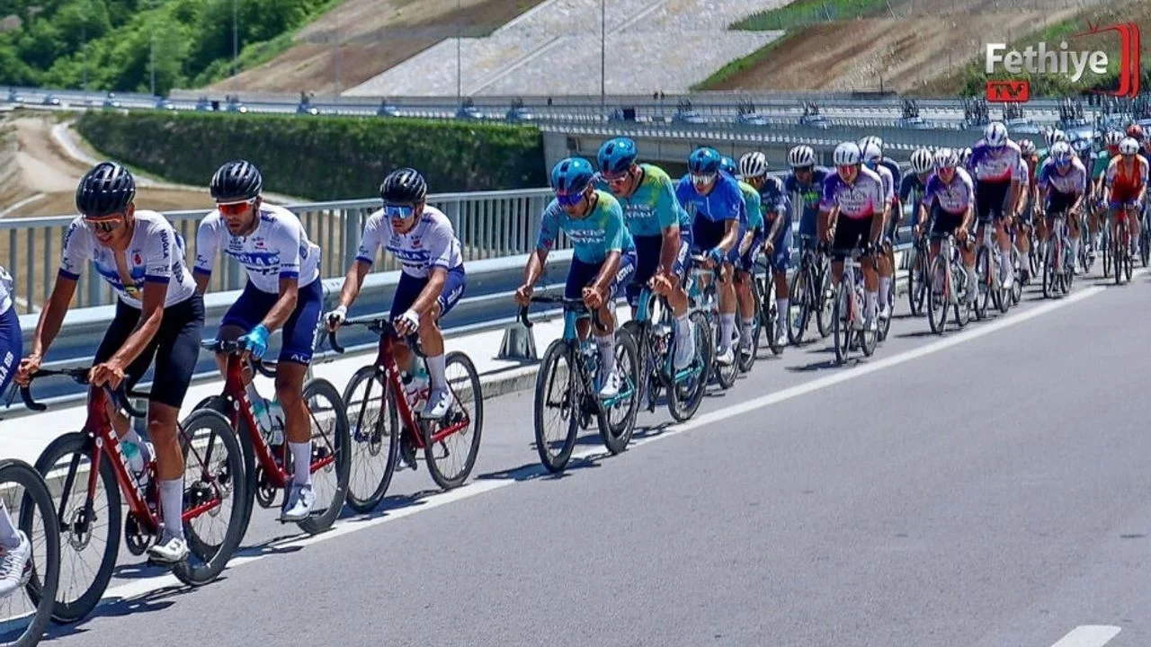Büyükşehir’in Pedalları Azerbaycan’da Zirve Mücadelesi Verdi