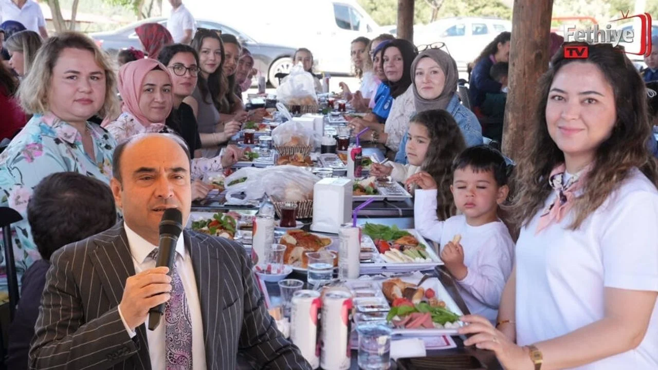 Başkan Akdenizli, Kadın Personelin Anneler Günü’nü Kutladı