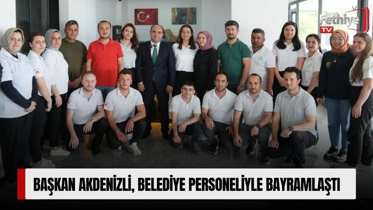 Başkan Akdenizli, Belediye Personeliyle Bayramlaştı