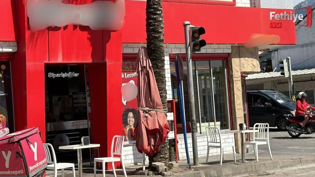 Fethiye’de İşletmenin Kaldırıma Koyduğu Masa Sandalyeler Tepki Çekti