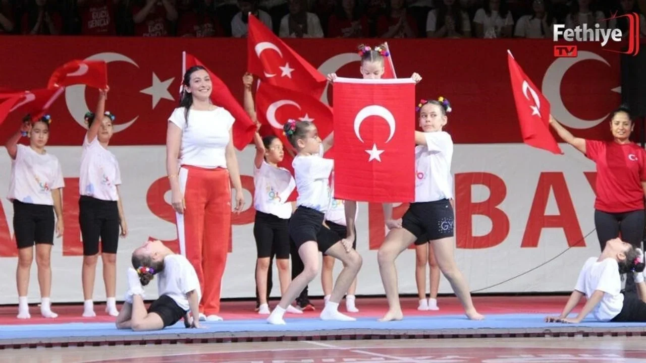 Muğla'daki 19 Mayıs Coşkusu Salonlara Sığmadı