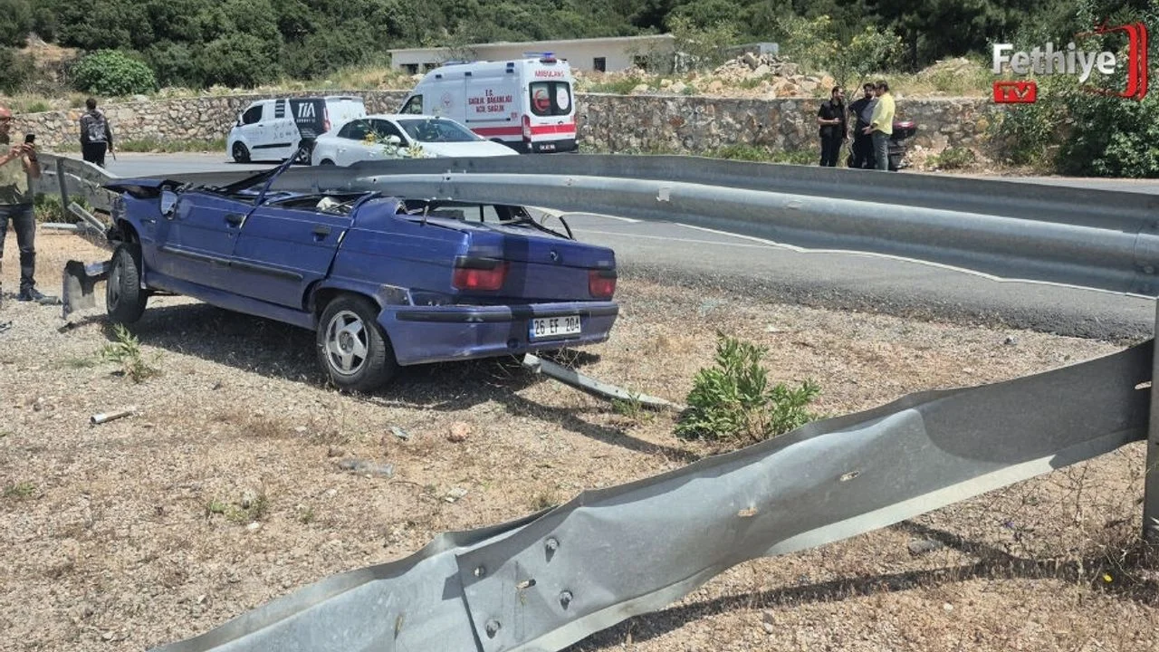 Otomobil Çelik Bariyerin Altına Girdi, Sürücü Kazayı Hafif Yaralı Atlattı