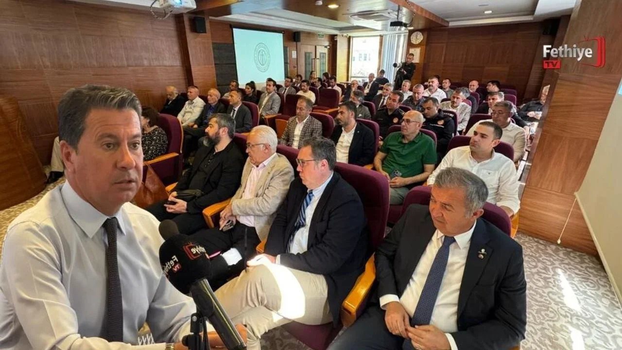 Ahmet Aras’tan Fethiye’de Gövde Gösterisi