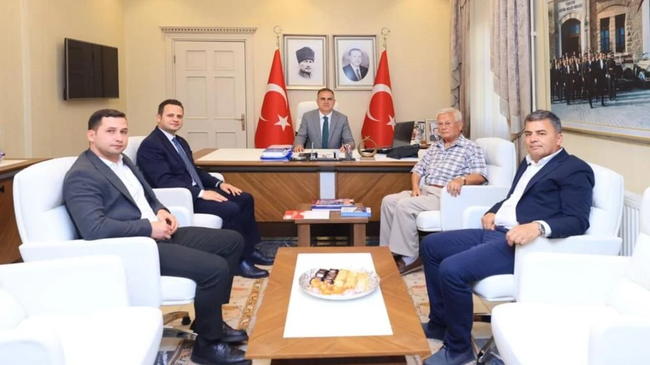 Okul Bağışlayan Hayırsever Vali Akbıyık’ı Ziyaret Etti