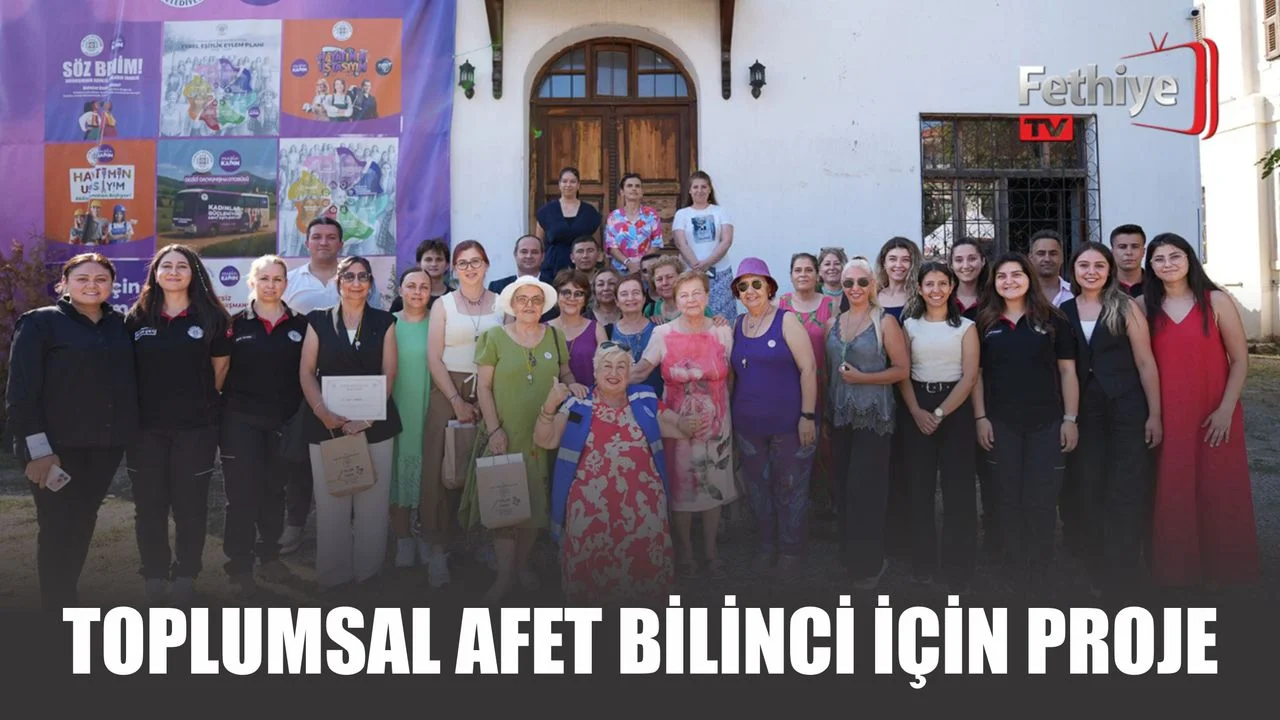 Mor Avlu'da gerçekleştirilen gün buluşmasında oyuncu Gülnihal Demir kadınlarla bir araya geldi.