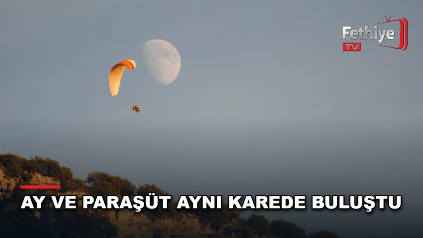 Fethiye Ölüdeniz'de düzenlenen hava oyunları festivalinde Babadağ'dan ay manzaralı yamaç paraşütü uçuşu
