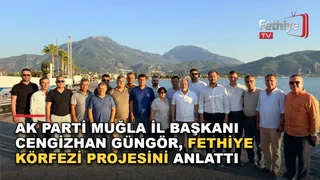 AK Parti Muğla İl Başkanı Cengizhan Güngör, Fethiye Körfezi dip çamuru temizliği lansmanı öncesi basın açıklaması yapıyor.