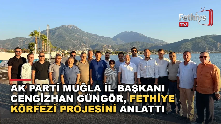AK Parti Muğla İl Başkanı Cengizhan Güngör, Fethiye Körfezi dip çamuru temizliği lansmanı öncesi basın açıklaması yapıyor.
