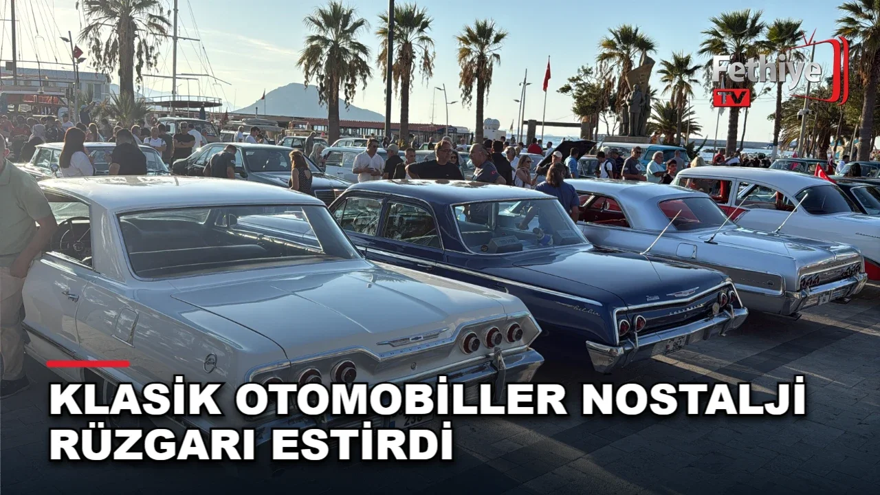 İstanbul Klasik Otomobilciler Derneği üyeleri, "Bodrum" Turgutreis Meydanı'nda klasik otomobil buluşması düzenledi.
