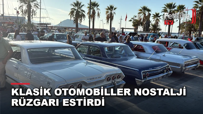 İstanbul Klasik Otomobilciler Derneği üyeleri, "Bodrum" Turgutreis Meydanı'nda klasik otomobil buluşması düzenledi.