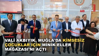 Muğla Eğitim ve Araştırma Hastanesinde tedavi gören çocuklar için Minik Eller Mağazası açılışında yetkililer ve Vali Dr. İdris Akbıyık.