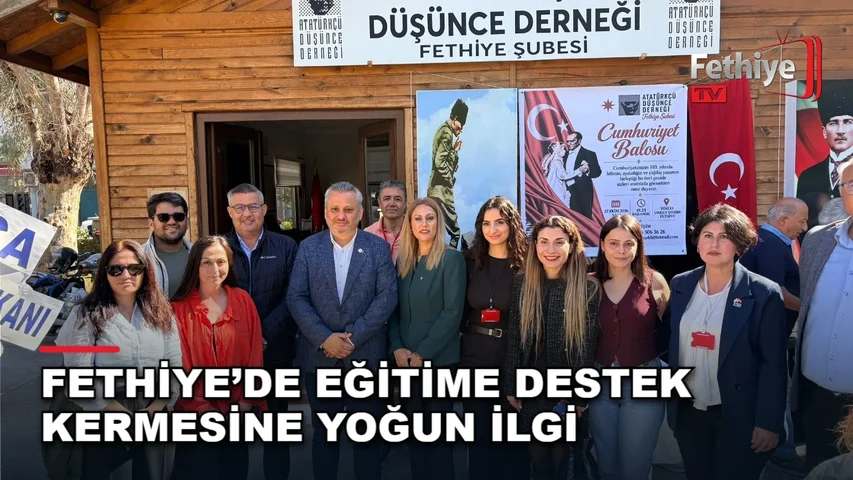 Fethiye Bahriye Üçok Parkı'nda ADD tarafından düzenlenen kermeste vatandaşlar stantları ziyaret ediyor