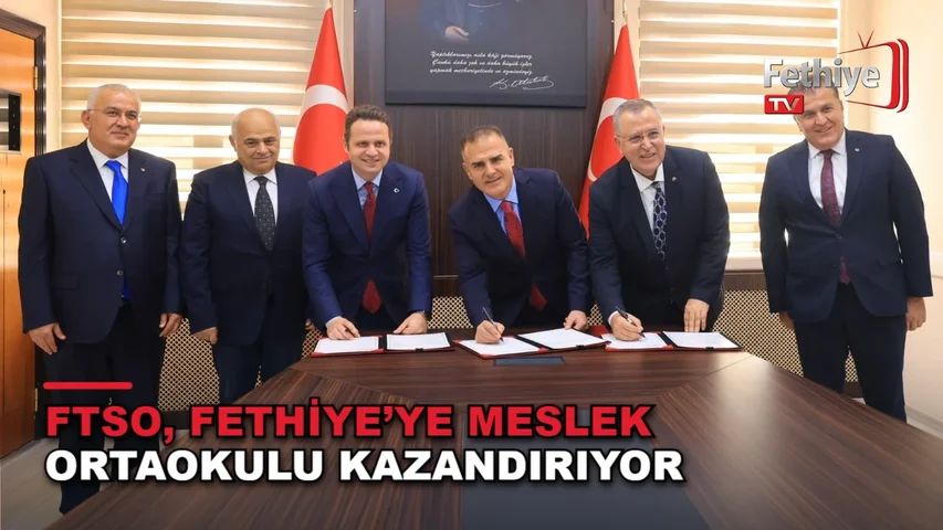 FTSO Başkanı Osman Çıralı ve Muğla Valisi Dr. İdris Akbıyık meslek ortaokulu protokolünü imzalıyor.