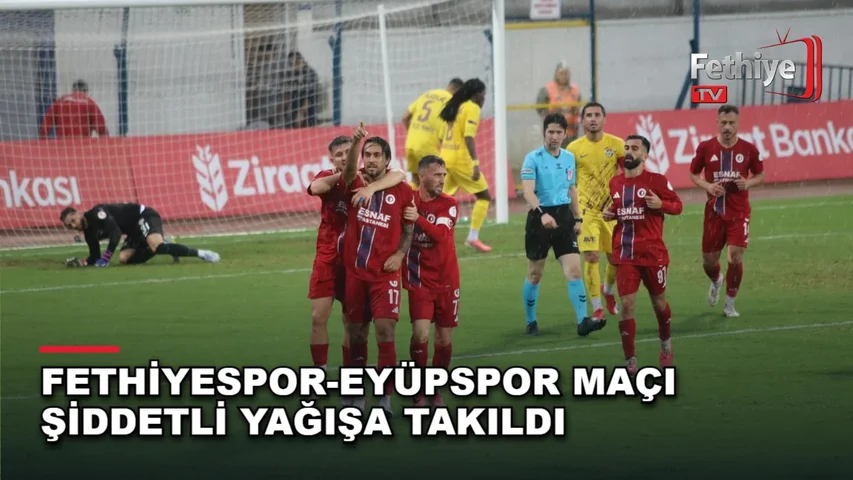 Fethiye Şehir Stadı'nda Fethiyespor ile Eyüpspor arasındaki kupa maçı şiddetli yağış nedeniyle yarıda kaldı
