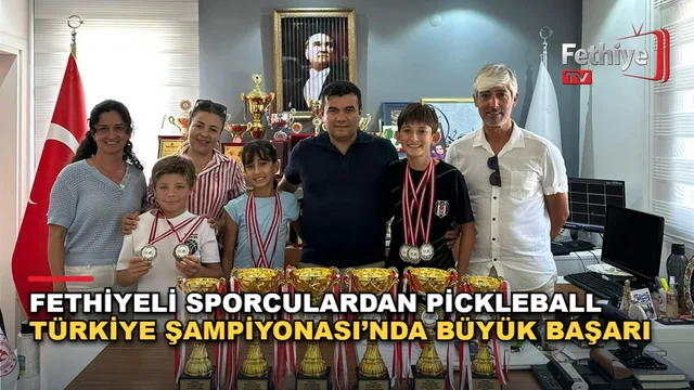 Zonguldak'taki Pickleball Türkiye Şampiyonası'nda derece alan Fethiyeli sporcular, İlçe Müdürü Harun Reşit Yiğit'i makamında ziyaret etti.