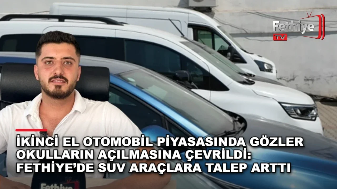 Fethiye'de oto galeri sahibi Nadican Alagöz, ikinci el araç satış ofisinde değerlendirmelerde bulunuyor.