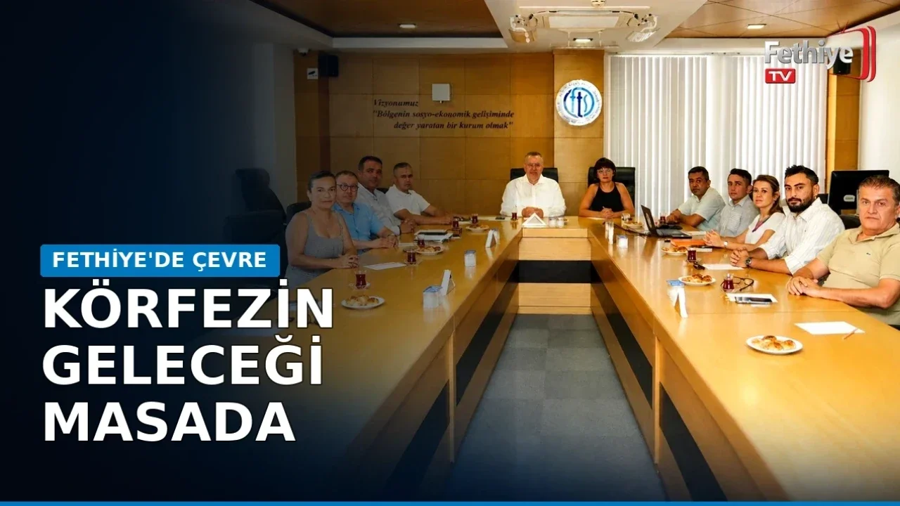 Fethiye Körfezi dip çamuru temizliği ve şamandıra sisteminin değerlendirildiği platform toplantısından katılımcılar