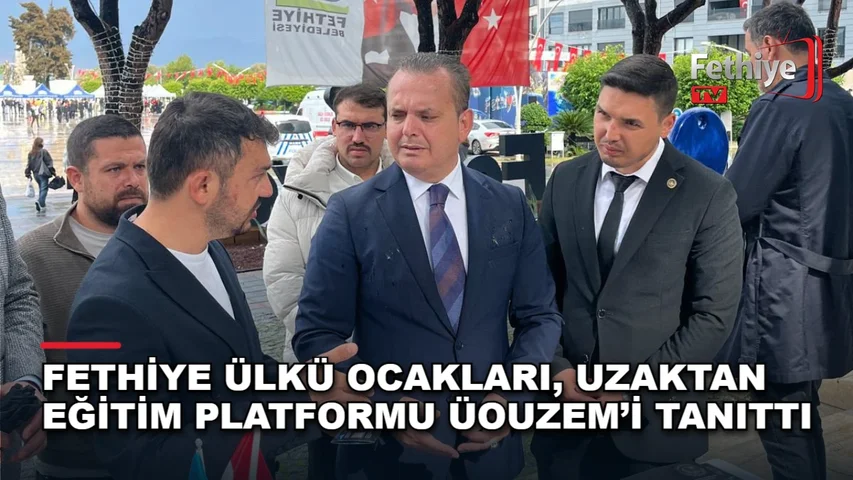 Fethiye Ülkü Ocakları'nın açtığı stantta ÜOUZEM uzaktan eğitim platformu vatandaşlara tanıtıldı.