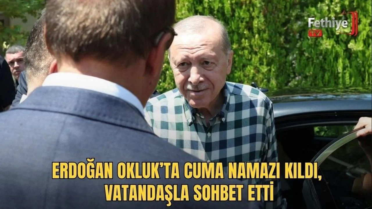 Cumhurbaşkanı Recep Tayyip Erdoğan, Muğla Valisi ve kalabalık bir grupla Marmaris Okluk Camii önünde karşılanıyor.