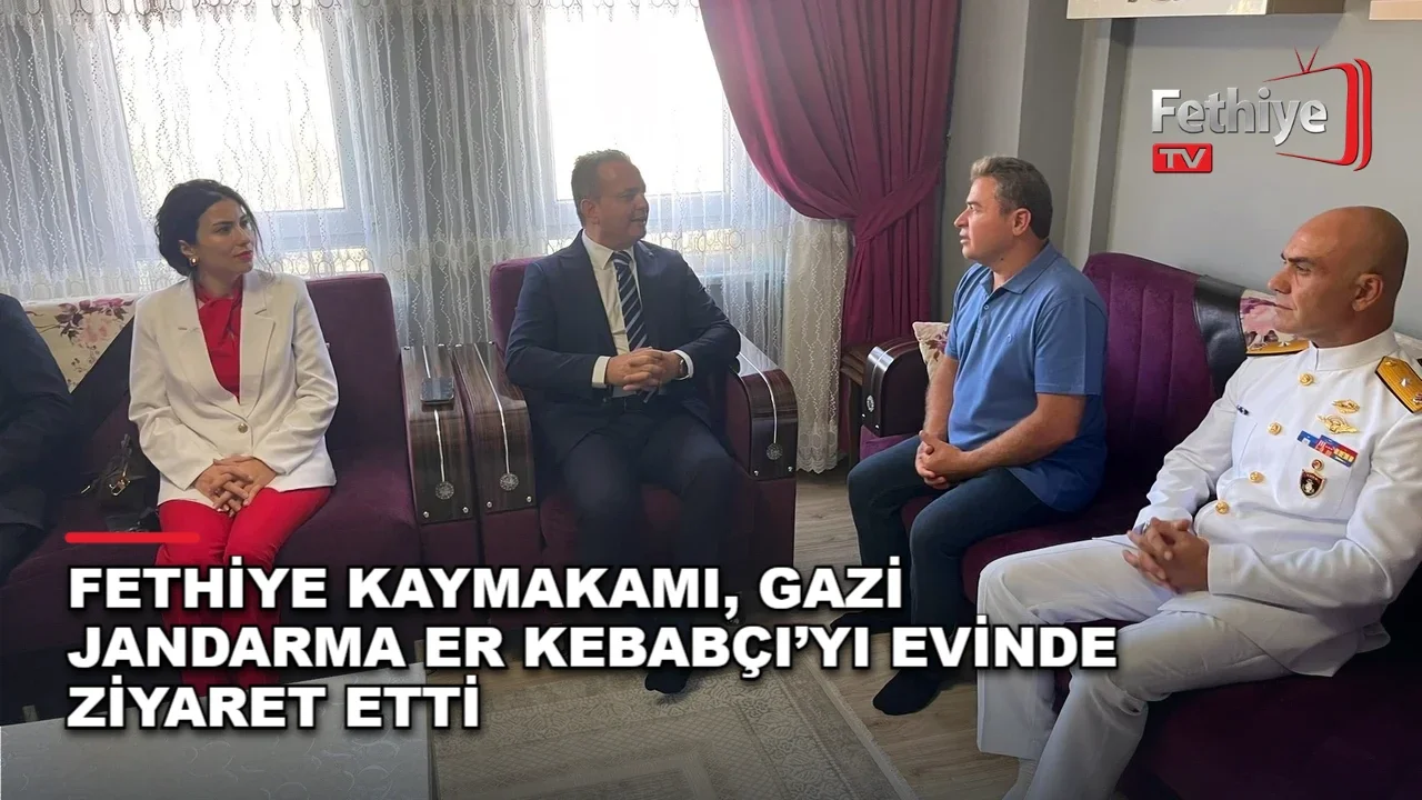Fethiye Kaymakamı, 30 Ağustos Zafer Bayramı'nda Gazi Jandarma Er Mustafa Kebabçı'yı evinde ziyaret ederek ailesiyle bir araya geldi.