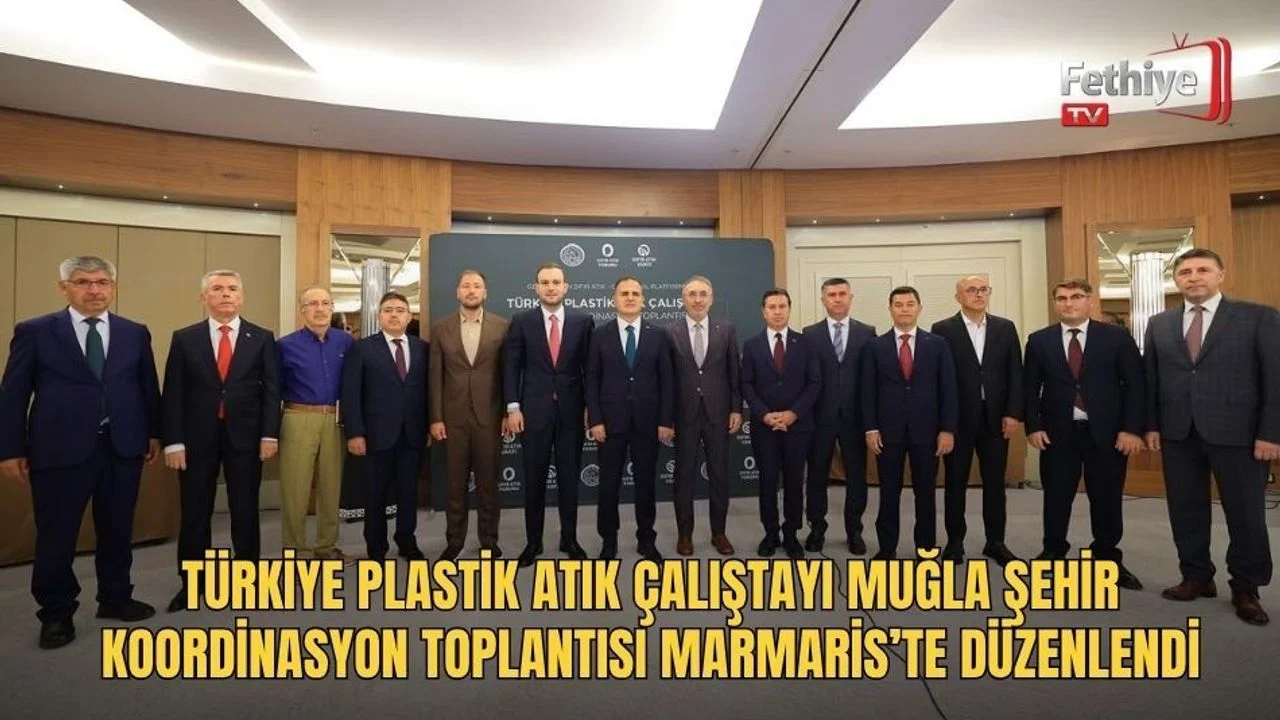 Muğla Valisi Dr. İdris Akbıyık, Marmaris'te düzenlenen plastik atık çalıştayı koordinasyon toplantısında konuşma yapıyor.