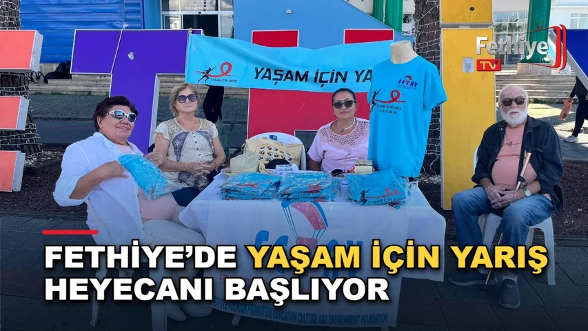 Fethiye'de düzenlenen Yaşam İçin Yarış etkinliği için stantta kayıt alan yetkililer