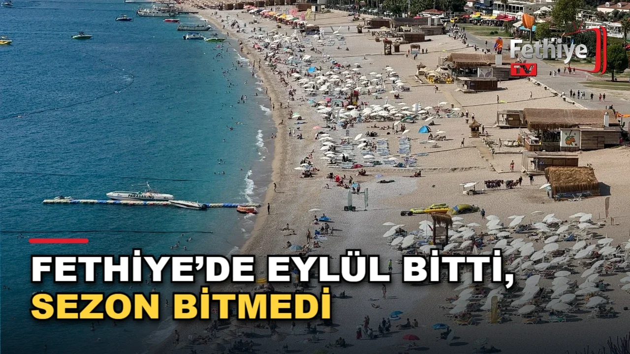 Fethiye Ölüdeniz'de turistler denize girip güneşlenirken sahillerde yoğunluk oluşturdu.