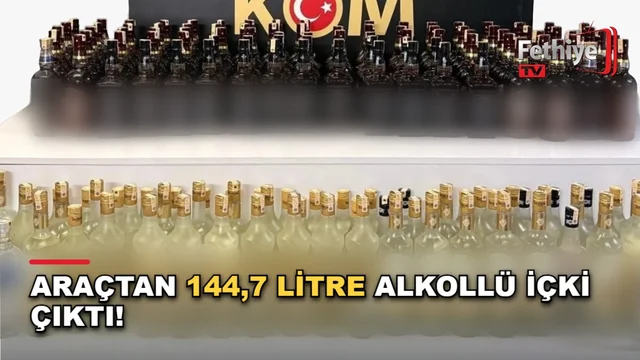 Milas'ta polis uygulamasında bir araçta çok sayıda gümrük kaçağı alkollü içki ele geçirildi.
