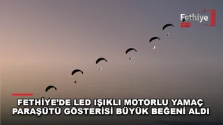 Fethiye Ölüdeniz Hava Oyunları Festivali'nde Çalış Plajı üzerinde LED ışıklı paramotor gösterisi yapıldı