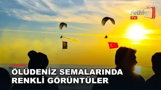 Ölüdeniz semalarında düzenlenen Uluslararası Fethiye Hava Oyunları Festivali'nde yamaç paraşütü gösterileri