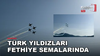 Türk Yıldızları'nın Çalış Plajı semalarındaki prova uçuşunu izleyen vatandaşlar heyecanla takip etti