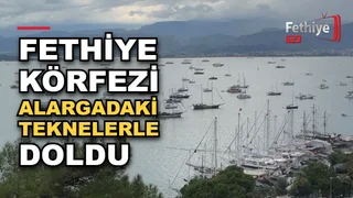 Fethiye Körfezi'nde olumsuz hava koşulları nedeniyle tura çıkamayan tekneler alargada demirleyerek yoğunluk oluşturdu