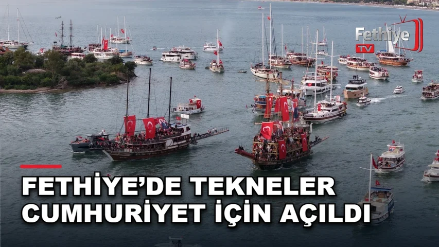 Fethiye Körfezi'nde 29 Ekim Cumhuriyet Bayramı'nın 103. yıl dönümü dolayısıyla düzenlenen ve yetkililerin katıldığı deniz alayı etkinliği.
