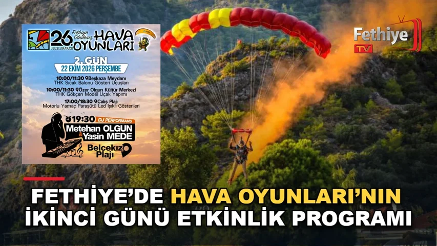 Fethiye'de düzenlenen 26. Uluslararası Ölüdeniz Hava Oyunları kapsamında Çalış Plajı'nda yamaç paraşütü gösterileri